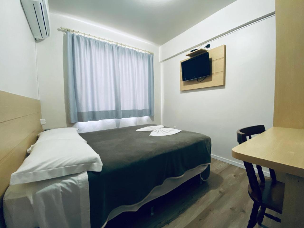 Hotel Paris كوريتيبانوس المظهر الخارجي الصورة