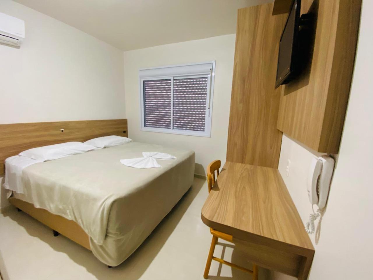 Hotel Paris كوريتيبانوس المظهر الخارجي الصورة